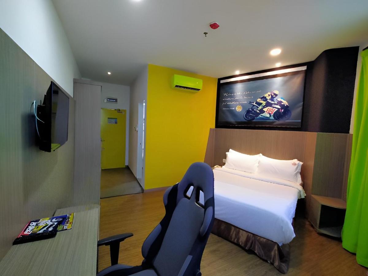 Hype Motorsport Hotel Nilai Exterior foto