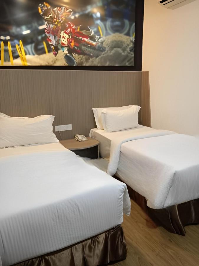 Hype Motorsport Hotel Nilai Exterior foto