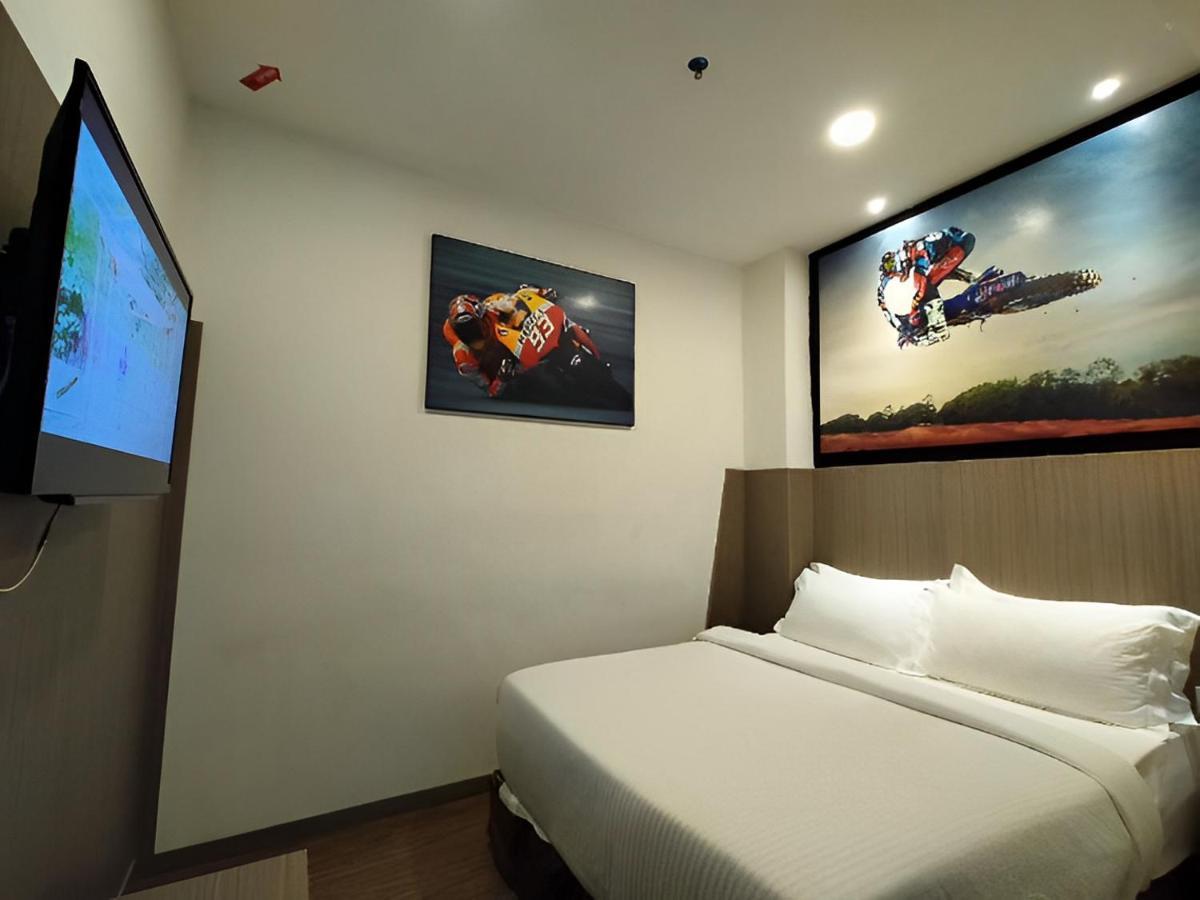 Hype Motorsport Hotel Nilai Exterior foto