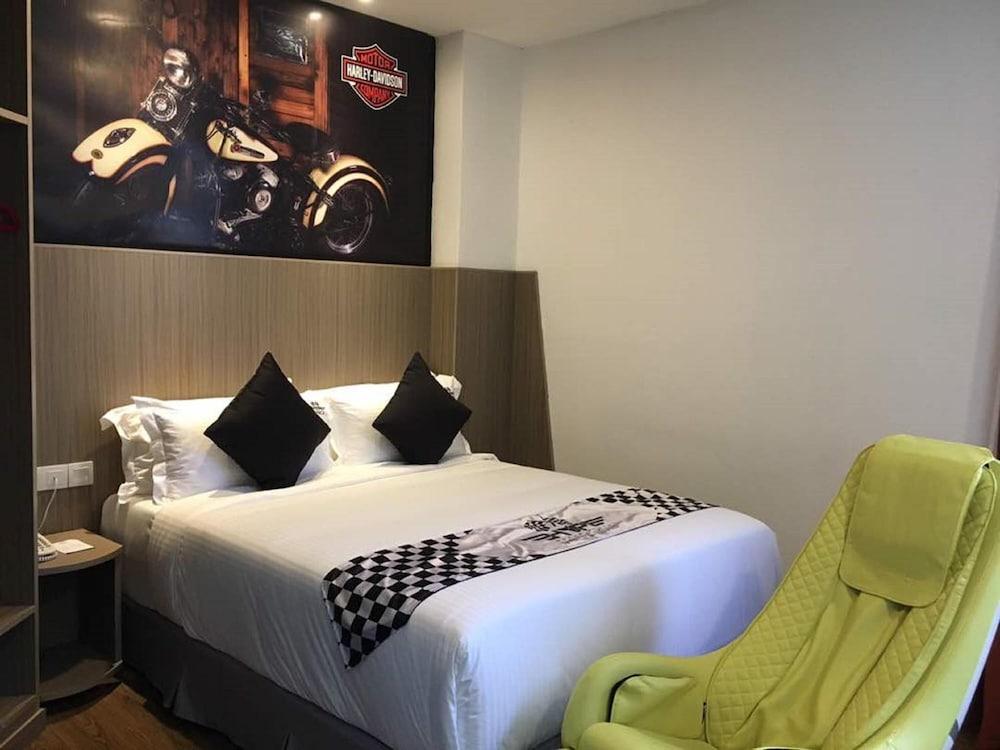 Hype Motorsport Hotel Nilai Exterior foto