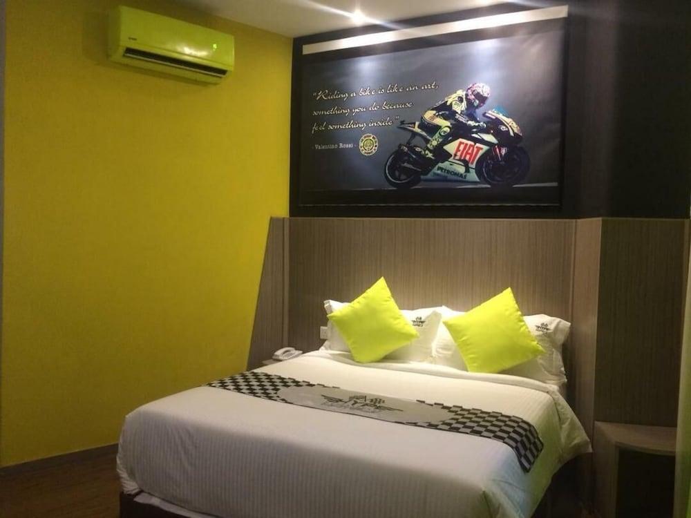 Hype Motorsport Hotel Nilai Exterior foto