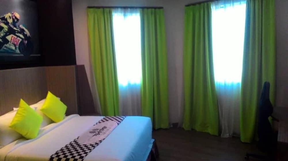 Hype Motorsport Hotel Nilai Exterior foto